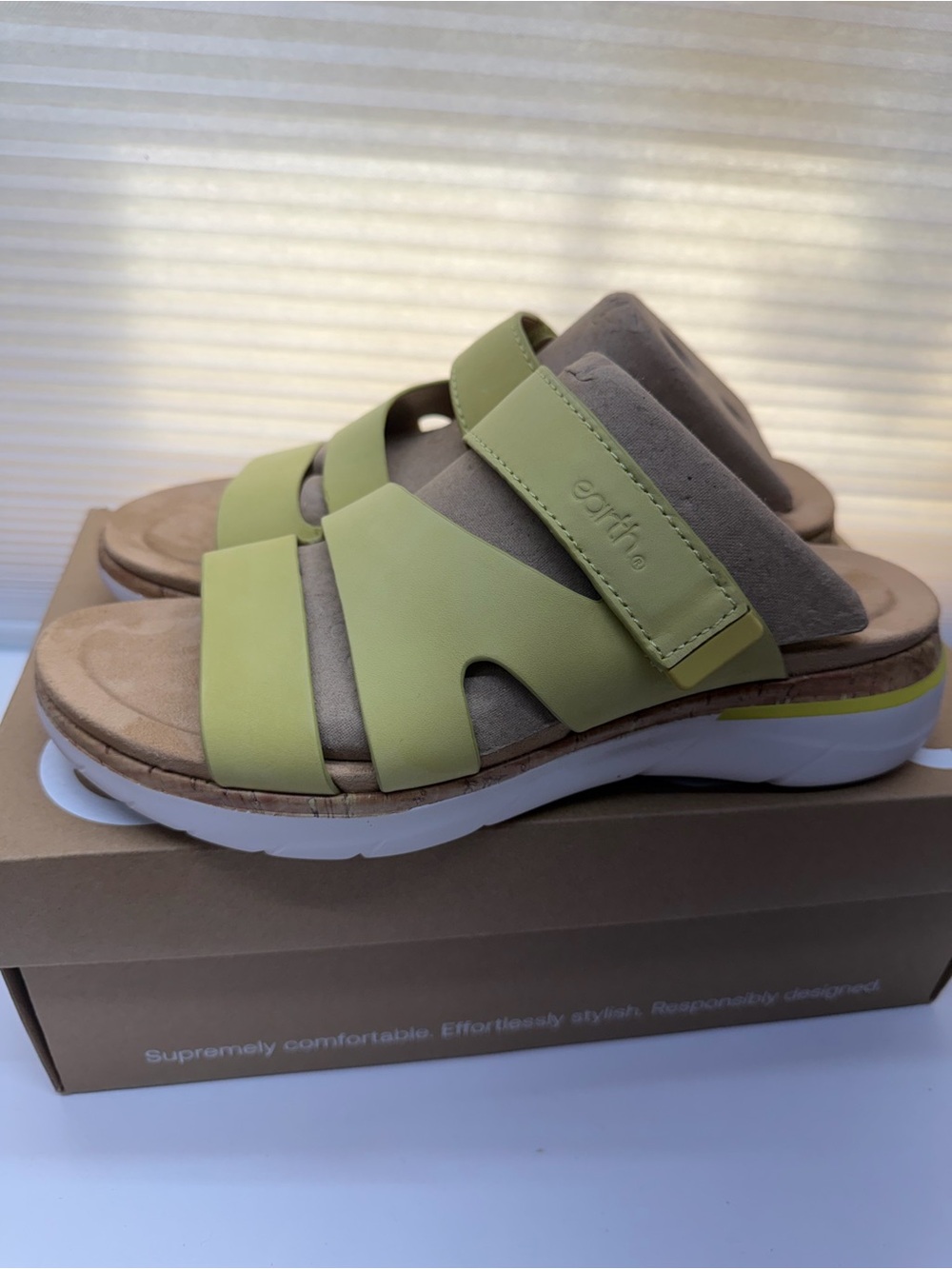 EARTH Ralli Platform Slide Sandal - Picture 6 of 8